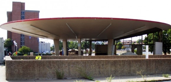 Del Taco Building in Beginning Stages of Makeover