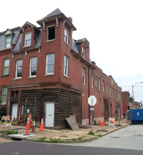 Benton Park West Corner Building Now Has Windows, New Roof (2801 Wyoming)