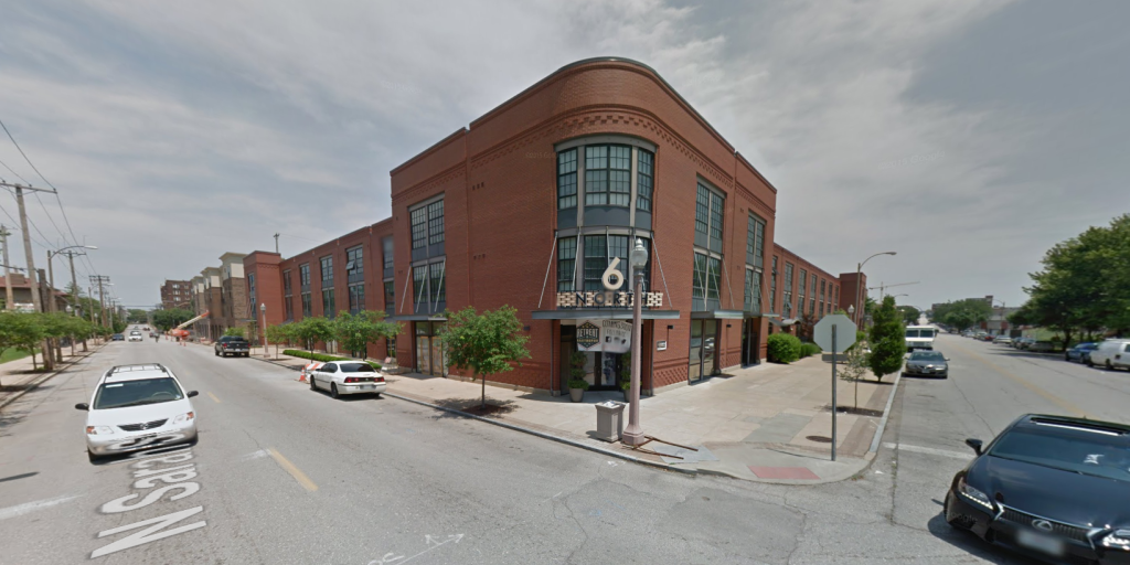 NE corner - Laclede/Sarah