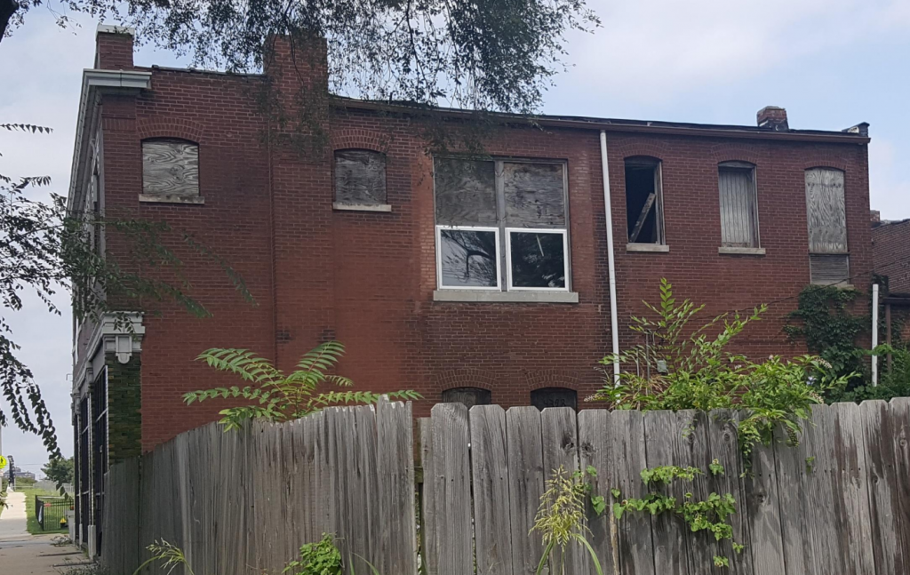 4398 Chouteau_10