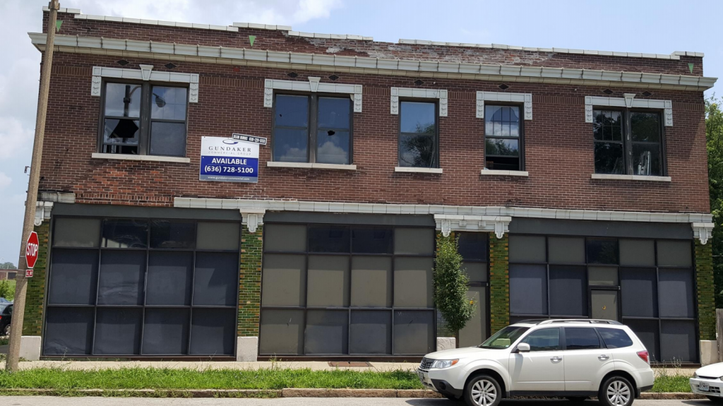 4398 Chouteau_9