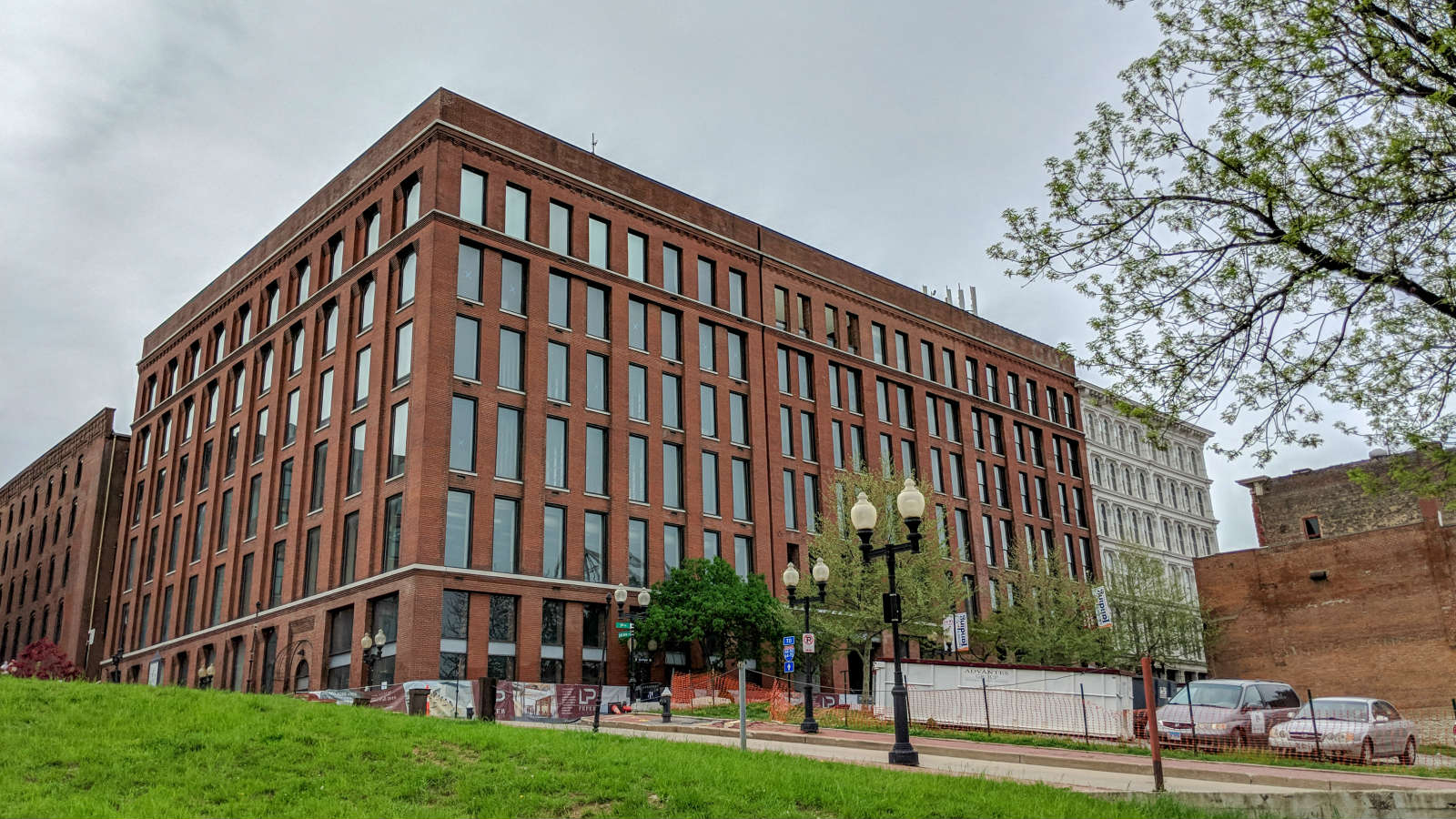 Renovation of the Peper Building Underway in Laclede’s Landing