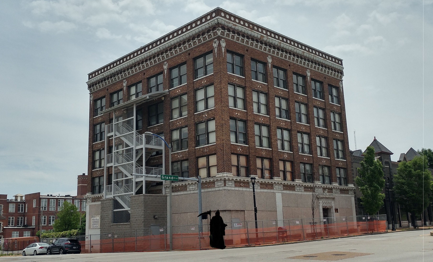 Demo Alert: 1500 S Grand
