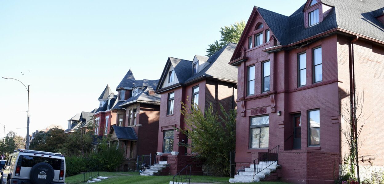 Groth Guide to Lewis Place